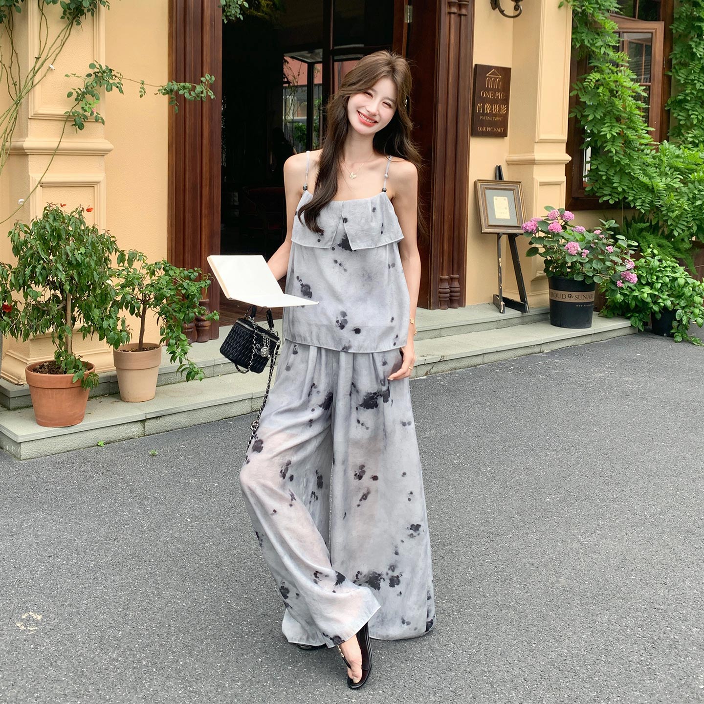 灰色甜酷文艺风扎染印花套装女2026新款气质吊带上衣阔腿裤两件套