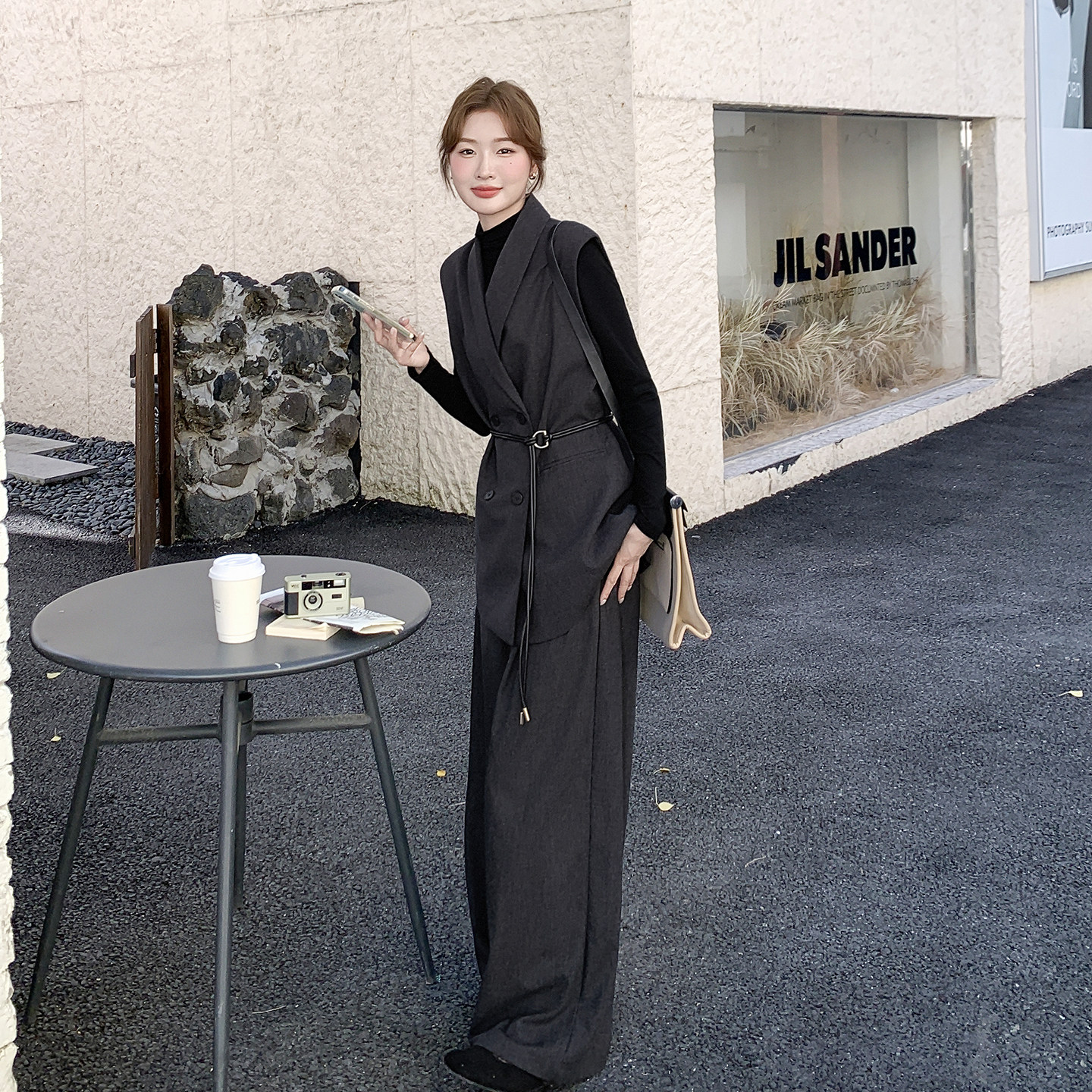 深灰色轻熟风时尚套装女春天2026新款西装马甲打底衫阔腿裤三件套