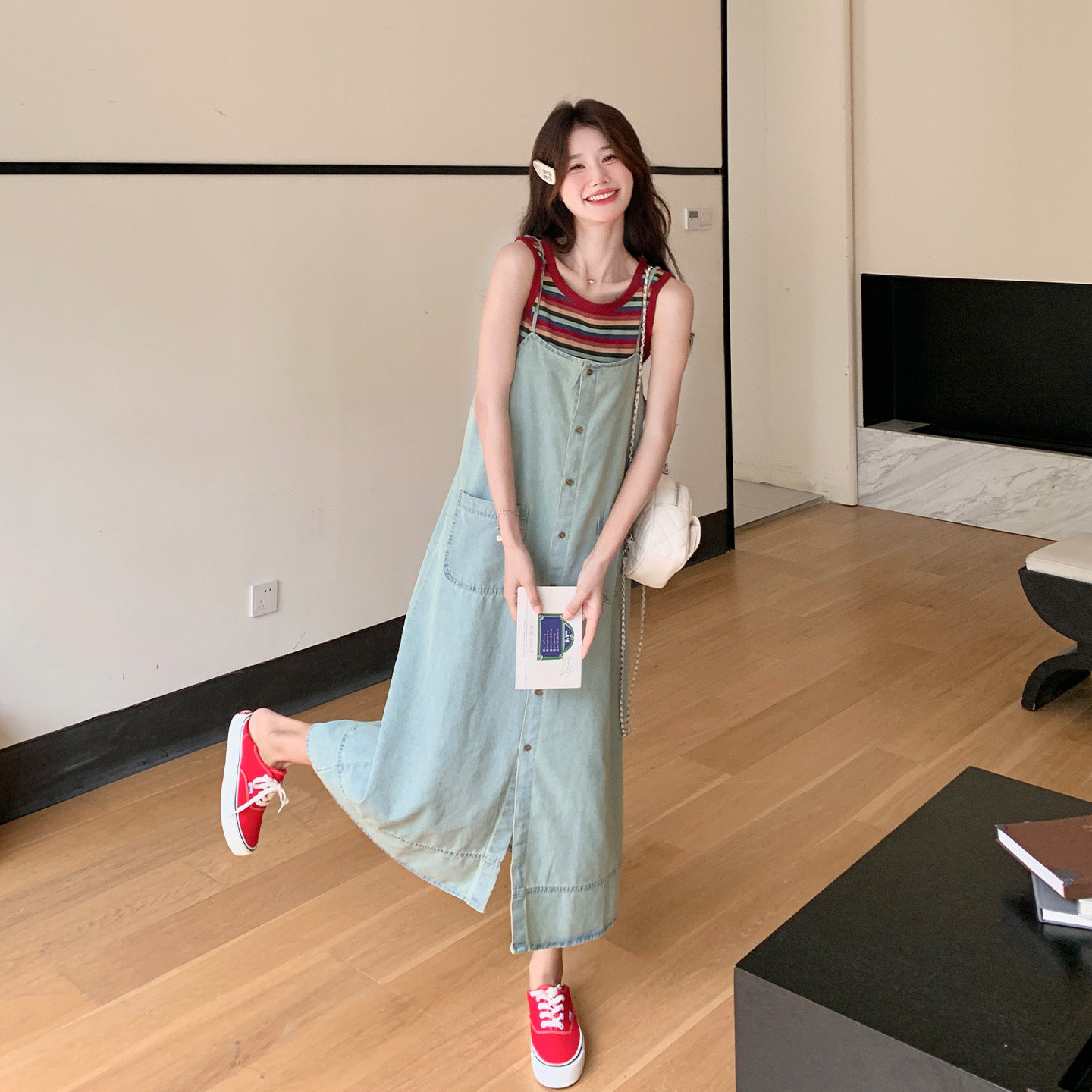 韩系风俏皮松弛感牛仔吊带连衣裙套装女2026夏新款撞色背心两件套