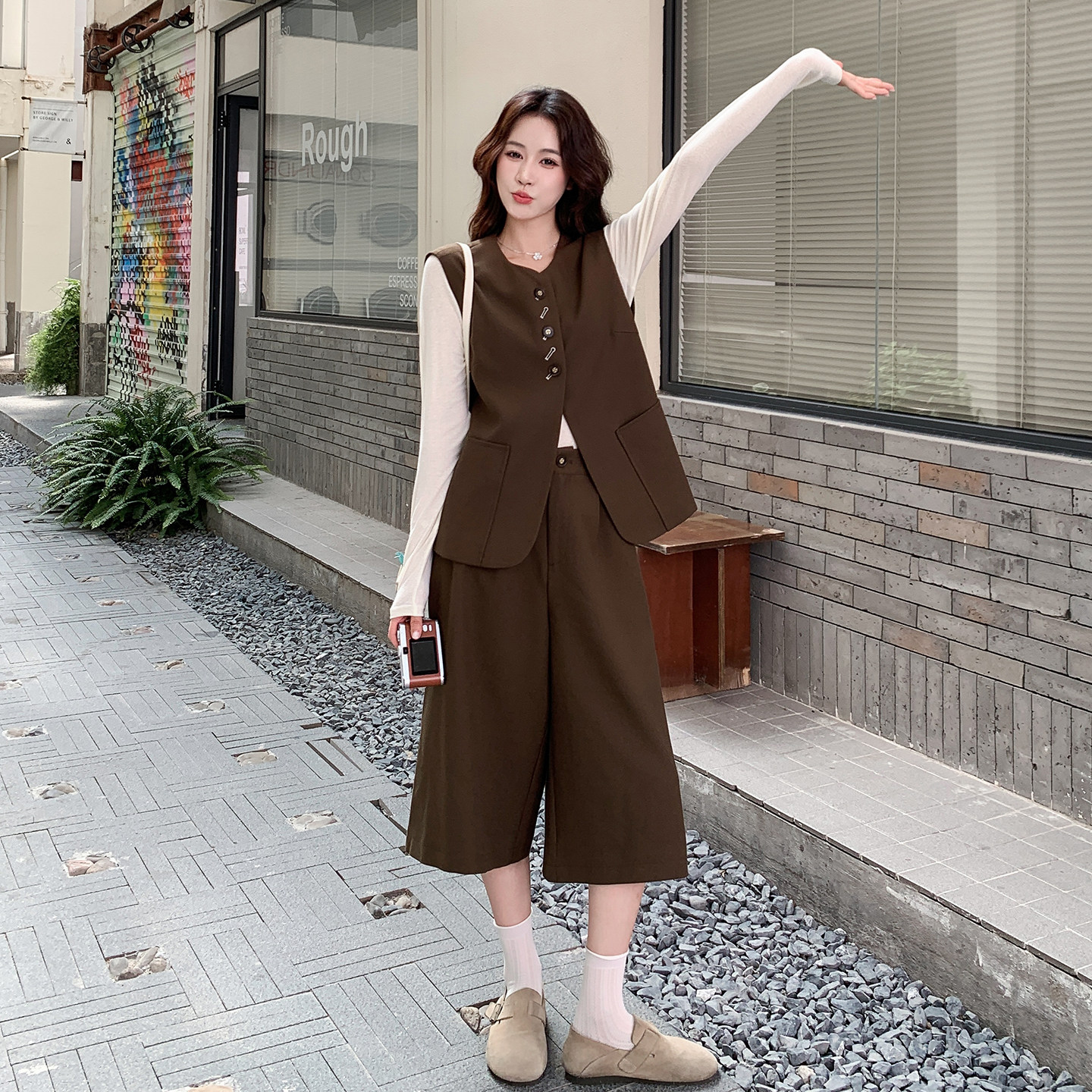 韩系高智感淡人穿搭女2026新款气质马甲打底衫阔腿七分裤三件套秋