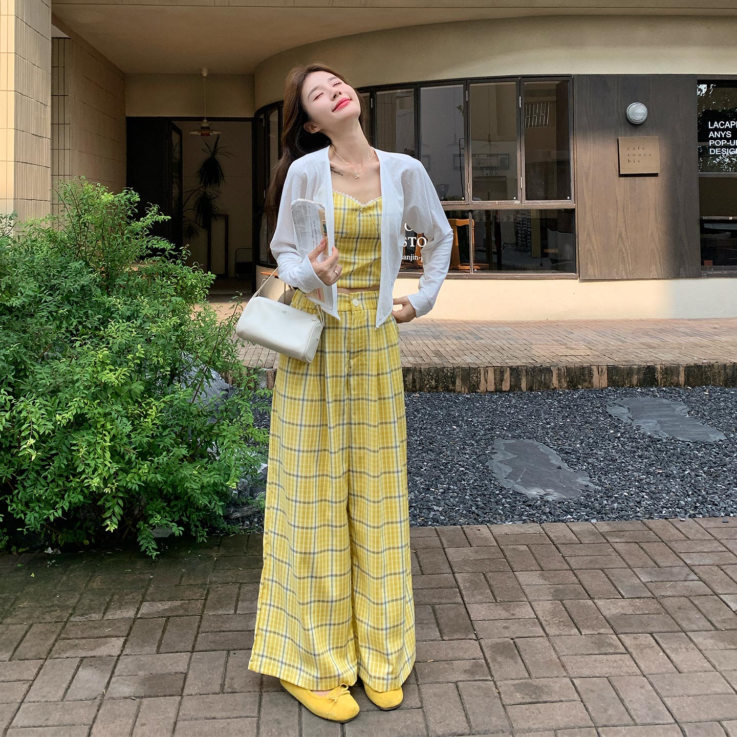 明黄色清爽减龄休闲风开衫套装女2026新款花边格纹吊带长裤三件套