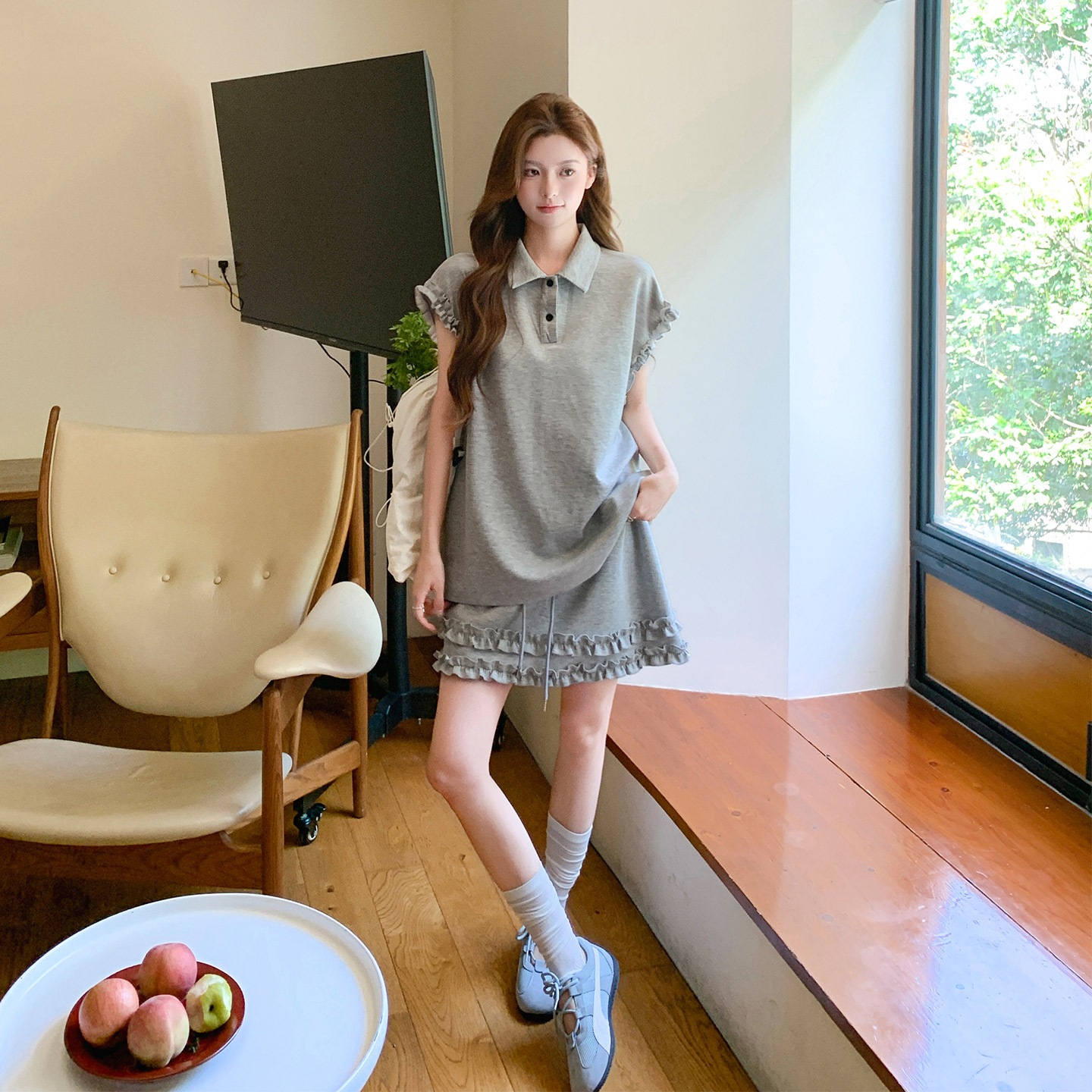 灰色小个子俏皮学院风夏日穿搭女2026新款翻领花边上衣短裙两件套