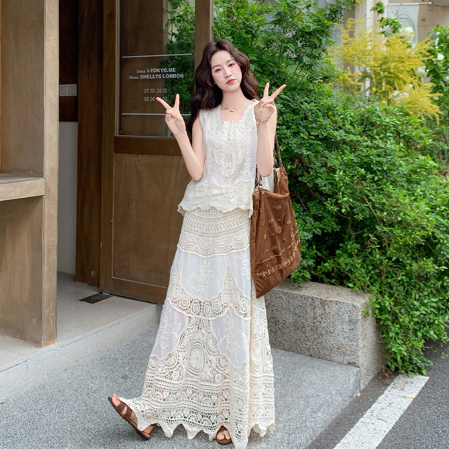 米色韩系轻熟高级感蕾丝套装女2026新款无袖上衣钩花半身裙两件套