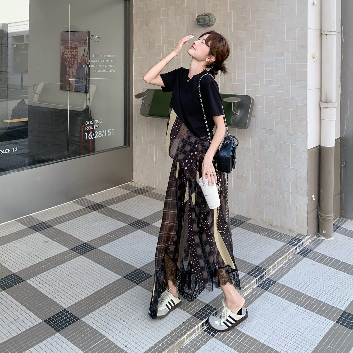黑色复古设计感套装女2026夏新款格纹拼接T恤不规则半身裙两件套
