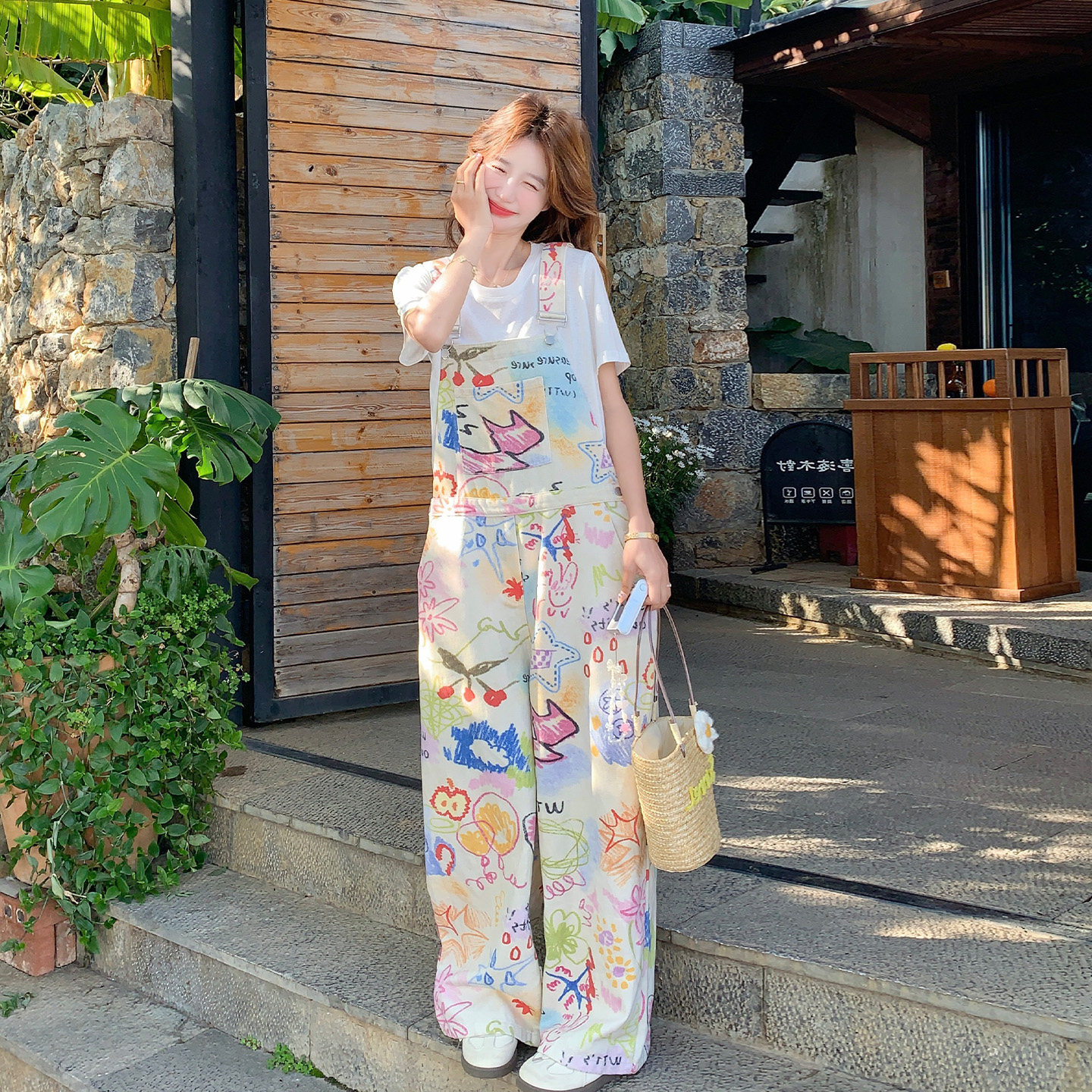 多巴胺风涂鸦背带裤白T套装女夏