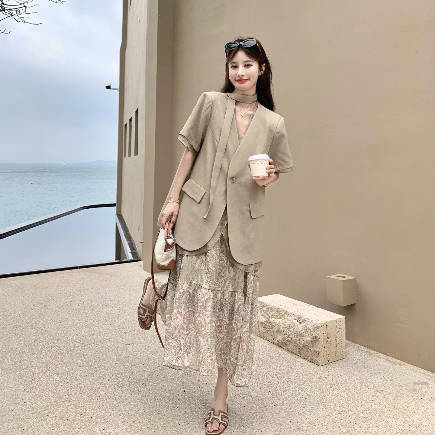 夏日轻熟风复古印花吊带连衣裙套装女短袖西装外套两件套2026新款