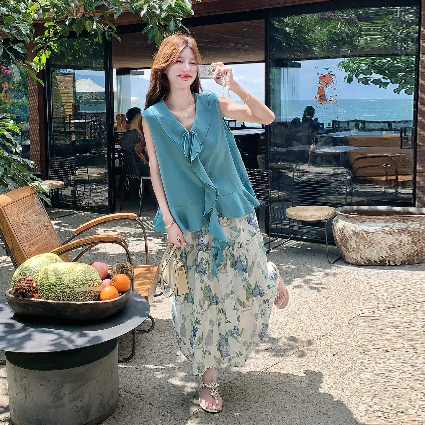 湖蓝色夏日清新减龄度假风套装2026新款荷叶边背心碎花半裙两件套