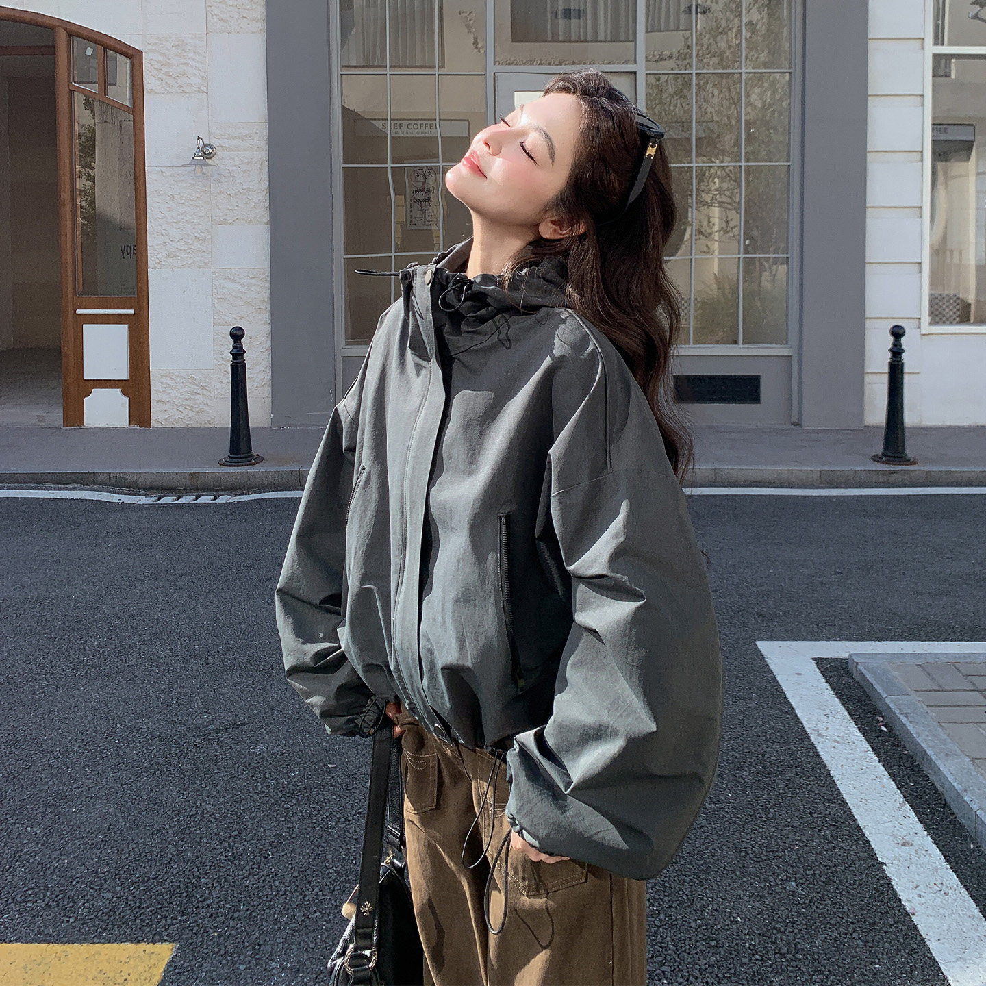 韩系简约高级感外套女2026春天新款小个子穿搭时尚休闲连帽冲锋衣