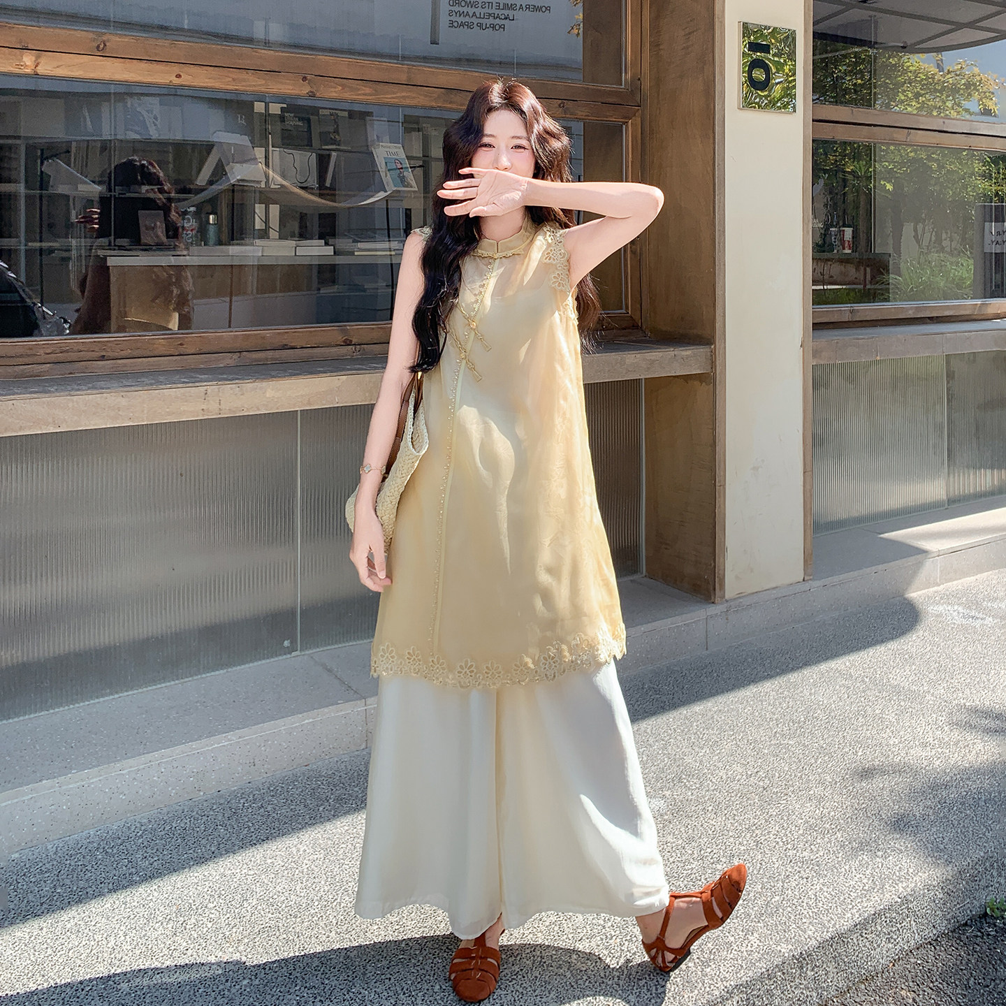 黄色温婉典雅新中式套装2026夏新款蕾丝花边无袖上衣阔腿裤两件套
