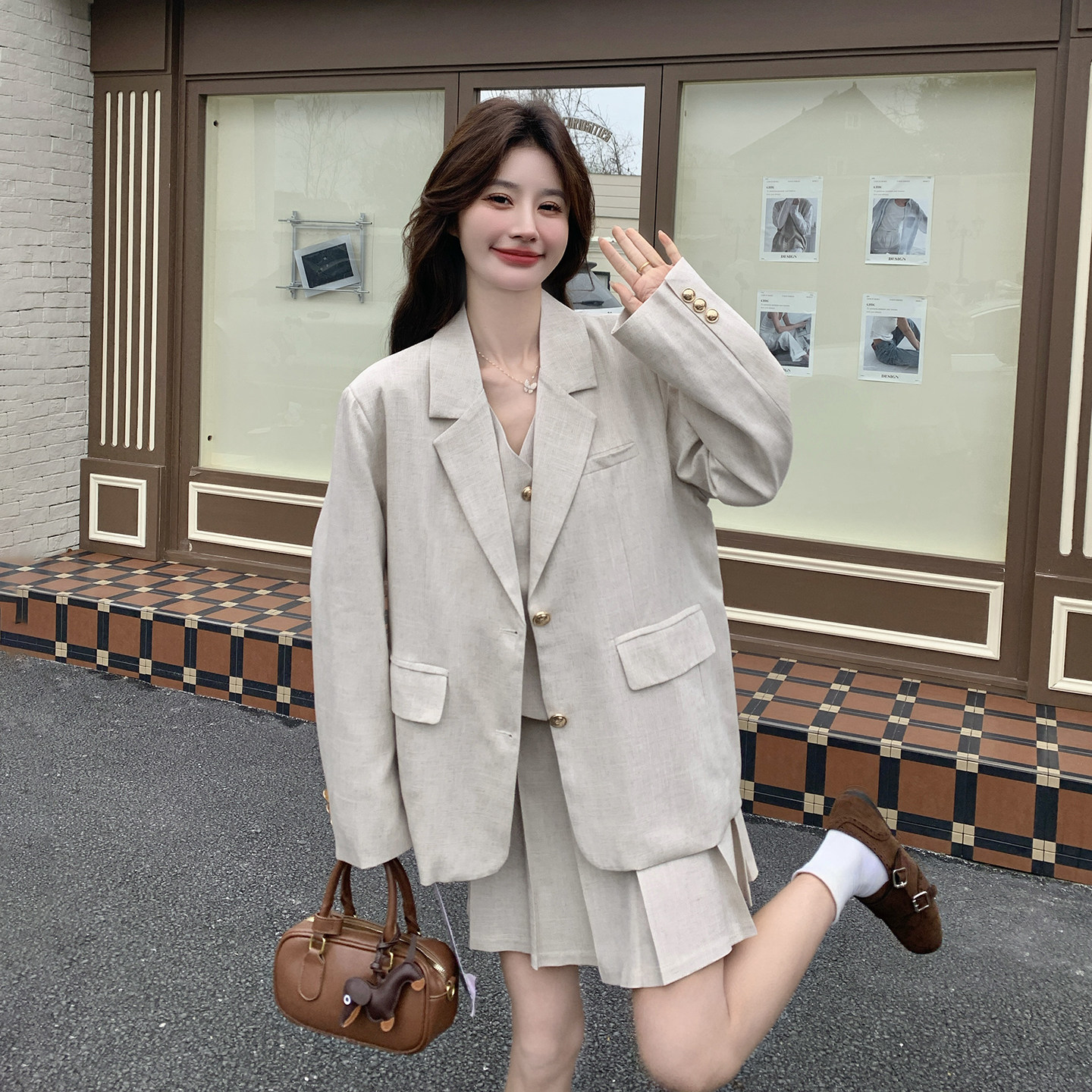 早春随性松弛感西装套装女2026新款时尚马甲高腰百褶半身裙三件套