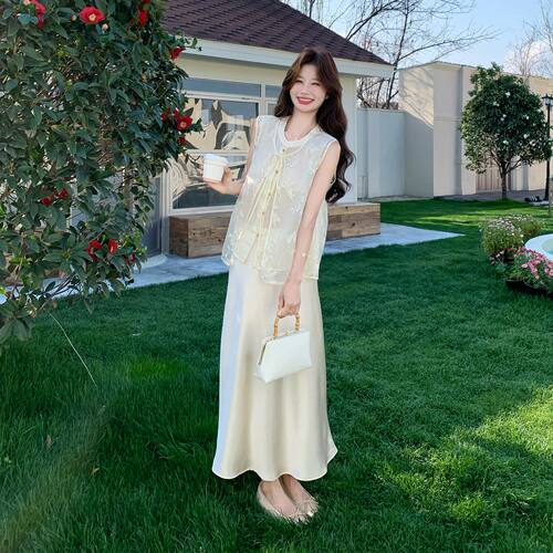 新中式优雅气质套装女2026夏季新款薄纱刺绣背心缎面半身裙两件套