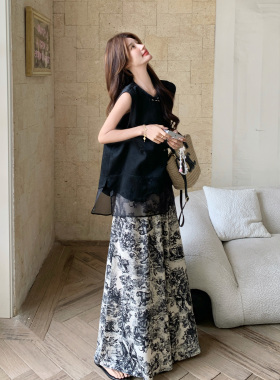 黑色国风松弛感复古套装女2026夏新款提花盘扣背心印花长裤两件套