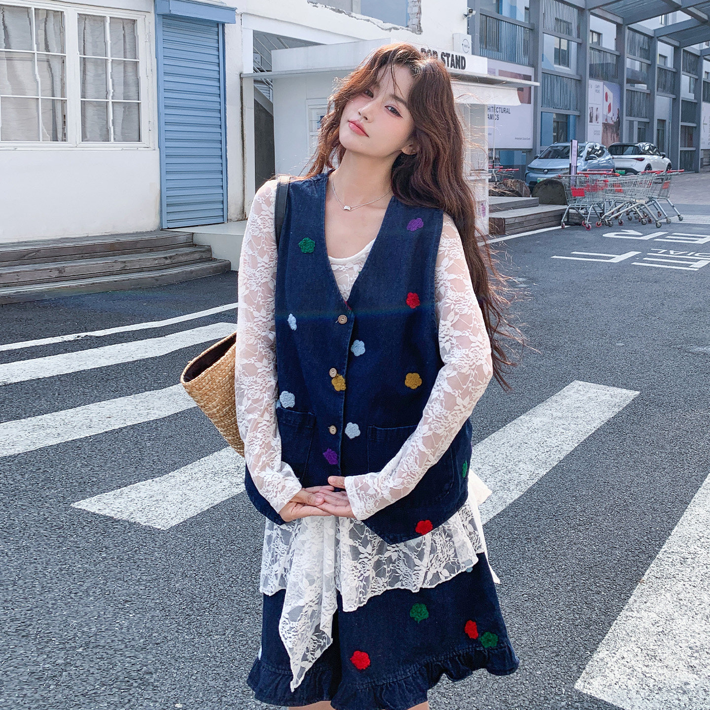 俏皮活泼撞色花朵牛仔马甲套装女2026早春新款蕾丝内搭短裤三件套