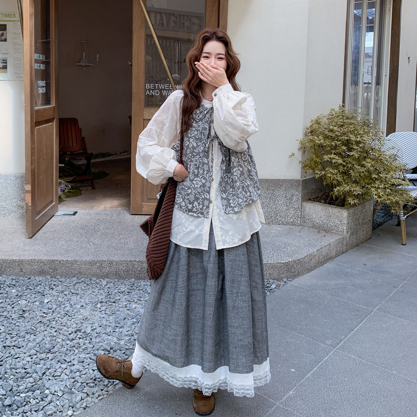 小众设计感复古印花马甲套装女2026春天新款蕾丝衬衫半身裙三件套