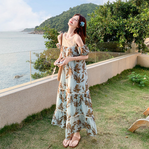 夏日绝美镂空花边露肩连衣裙女2026新款优雅高级感气质印花A字裙