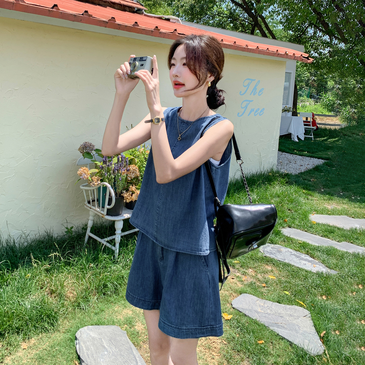 夏季小个子穿搭设计感两穿牛仔马甲套装女2026新款高腰短裤两件套