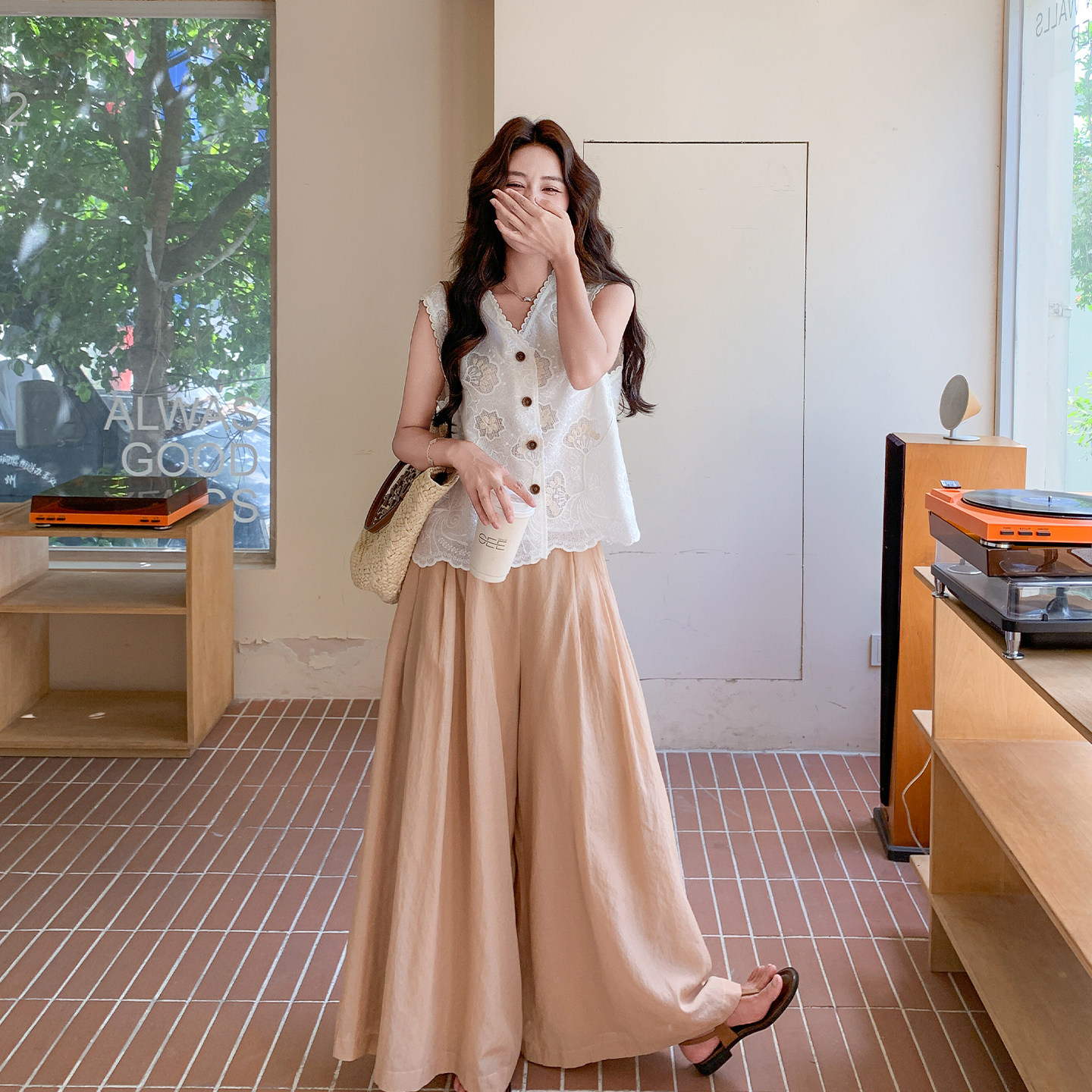 法式温柔初恋风度假穿搭女2026新款夏日蕾丝刺绣背心半身裙两件套
