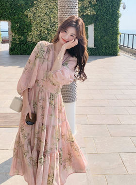 浅粉色温柔风清冷感竹子印花连衣裙女2026春新款优雅气质V领长裙