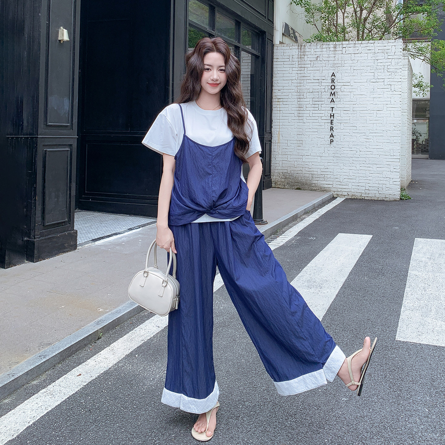 藏青色夏日休闲减龄少女感套装2026新款假两件吊带上衣长裤两件套