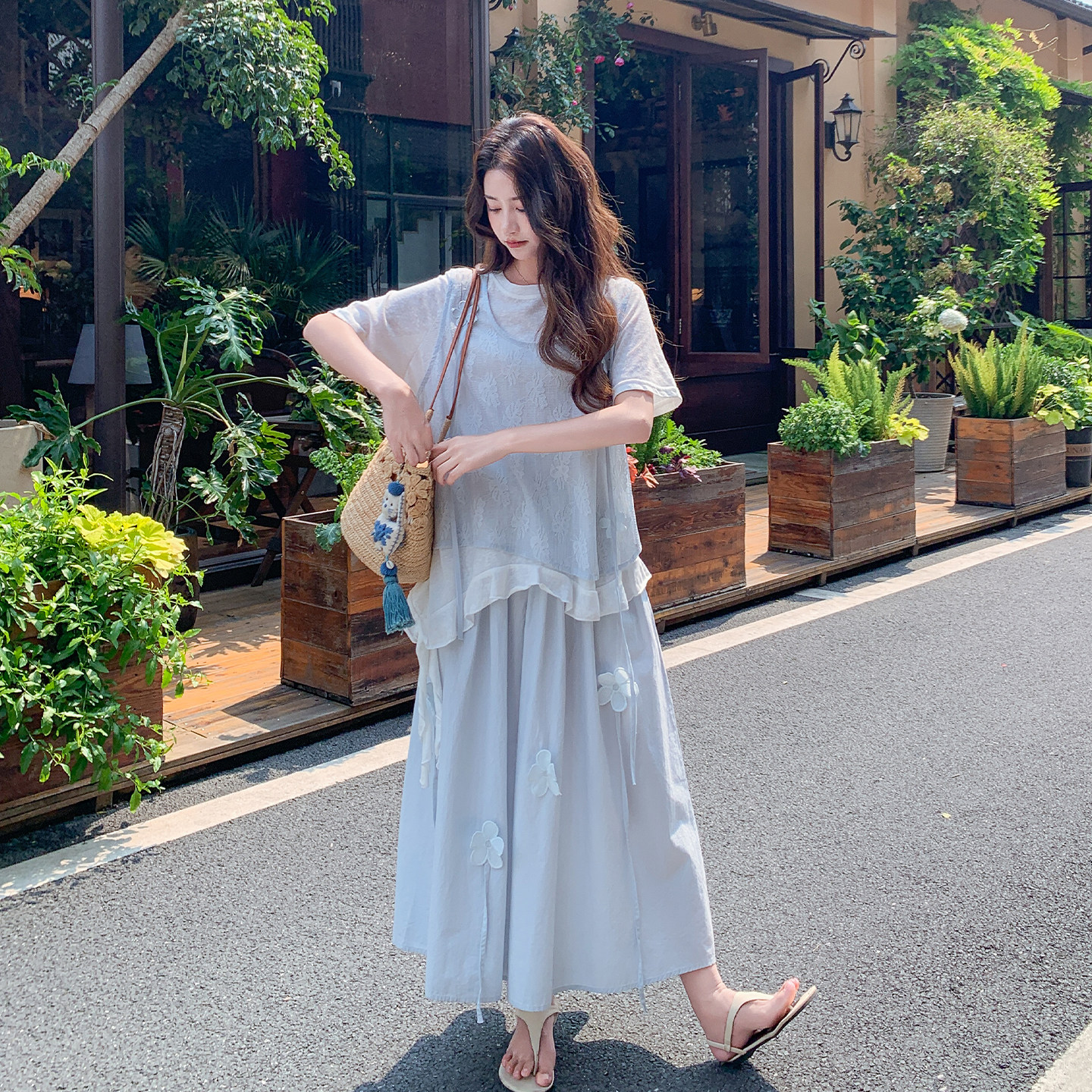 韩式森系清新治愈风穿搭女2026新款立体花朵背心内搭半身裙三件套