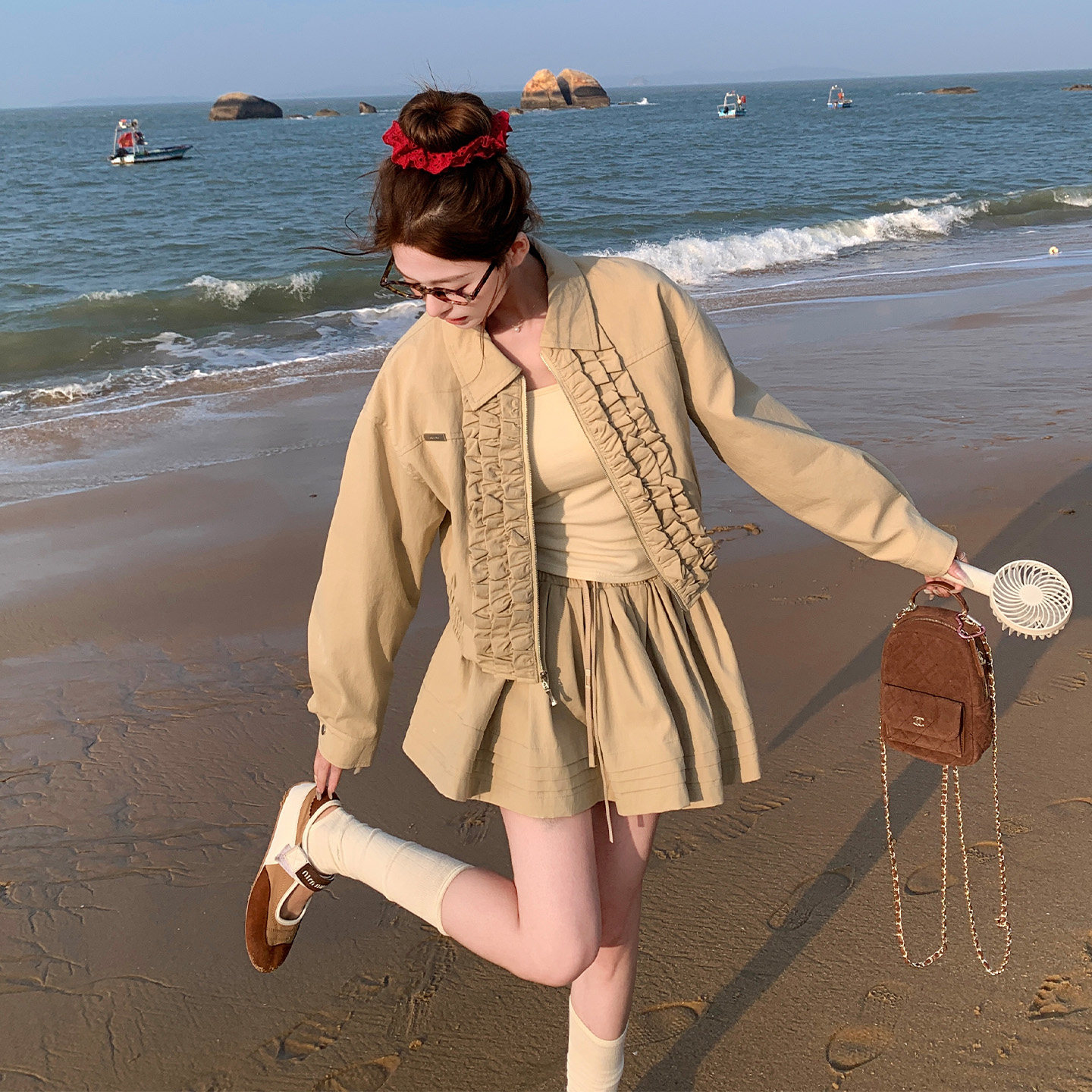 卡其色韩系休闲减龄套装女2026春新款时尚木耳边上衣半身裙两件套