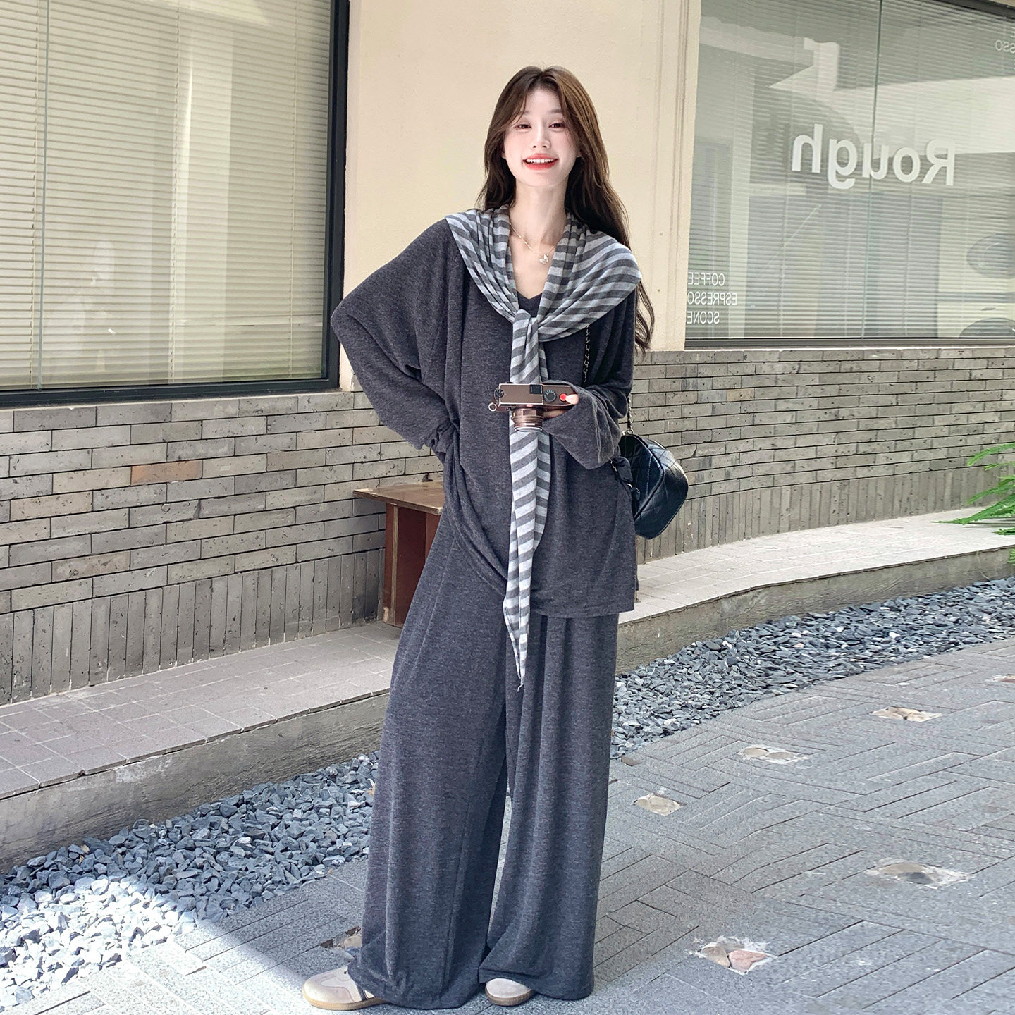 条纹披肩灰色卫衣阔腿裤两件套