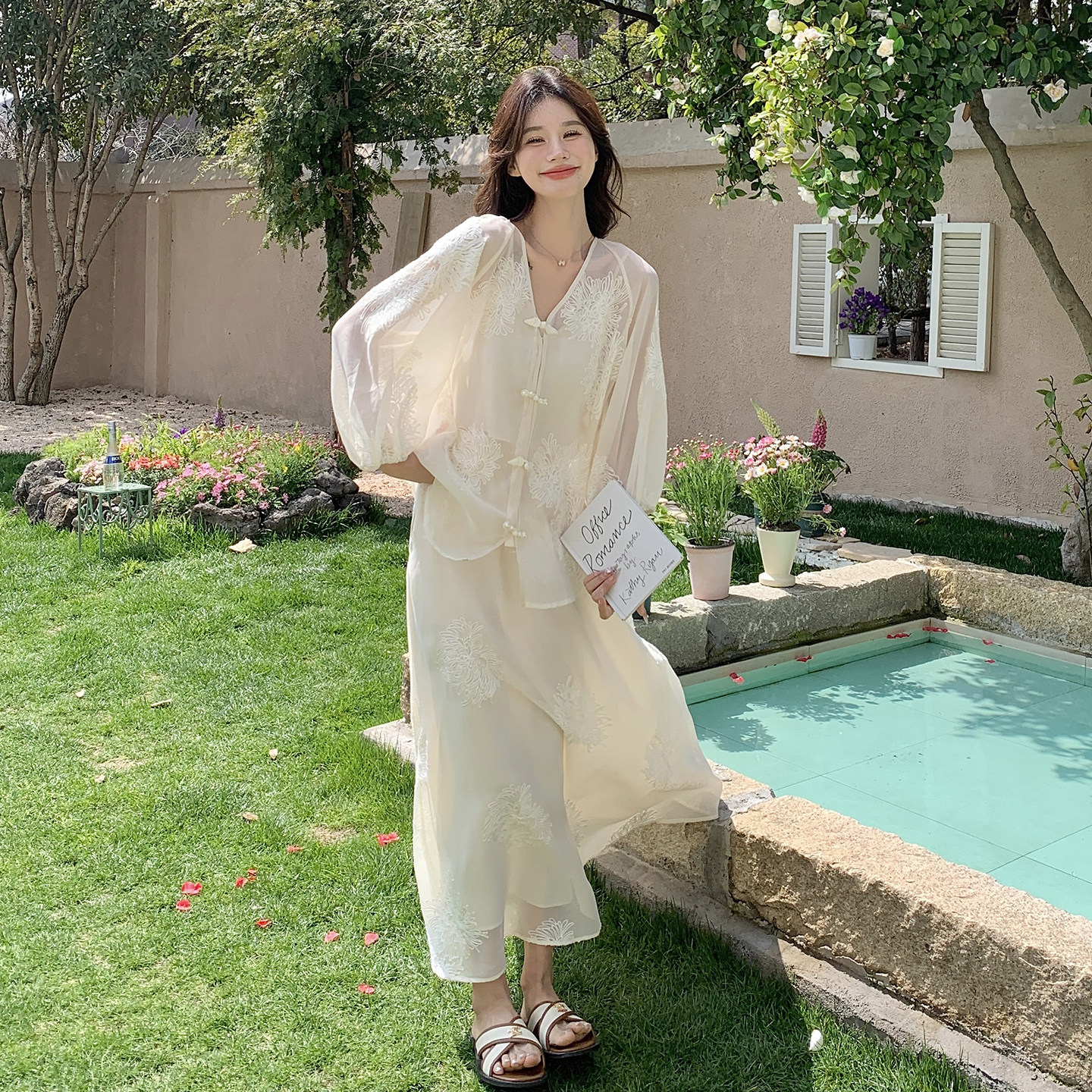 新中式国风超火印花套装女2026春天新款盘扣上衣吊带半身裙三件套