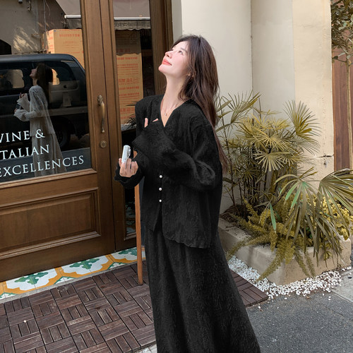 春季高级感纽扣开衫半身裙两件套