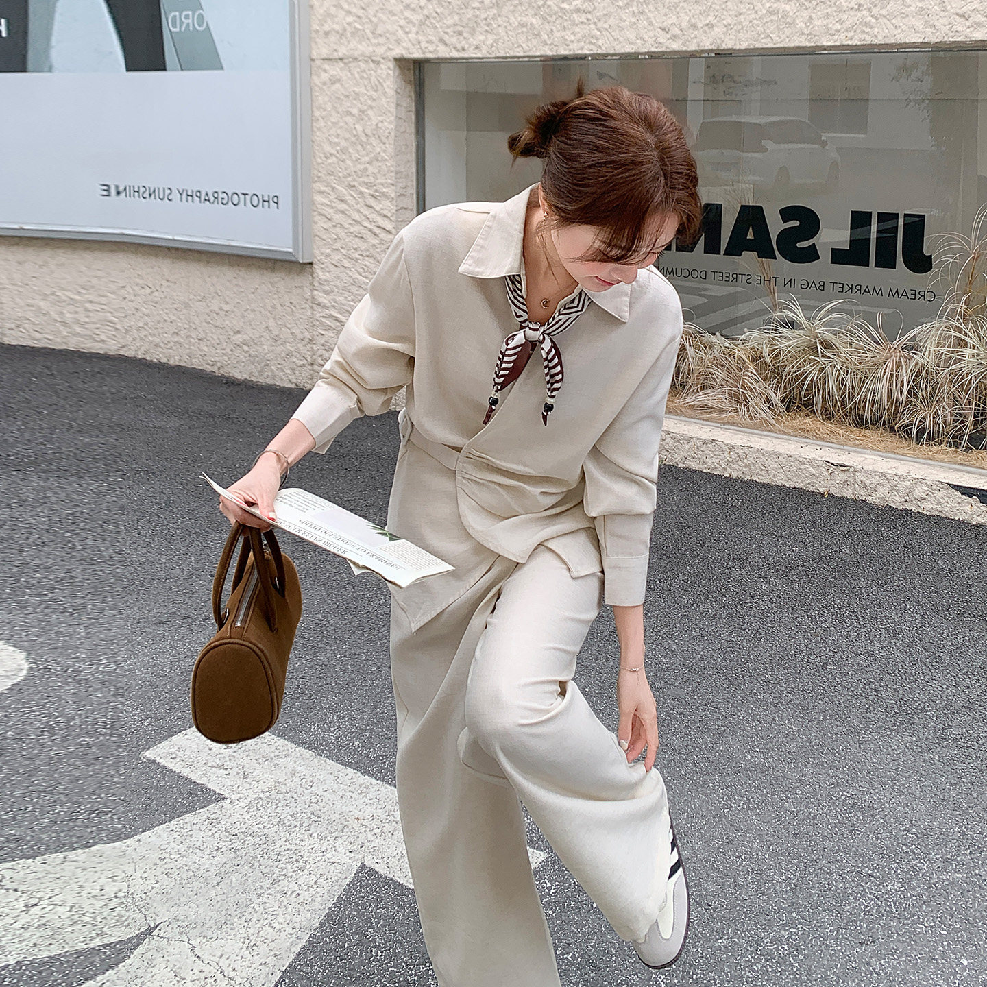 米白色老钱风时尚套装女春季2026新款设计感收腰上衣阔腿裤两件套