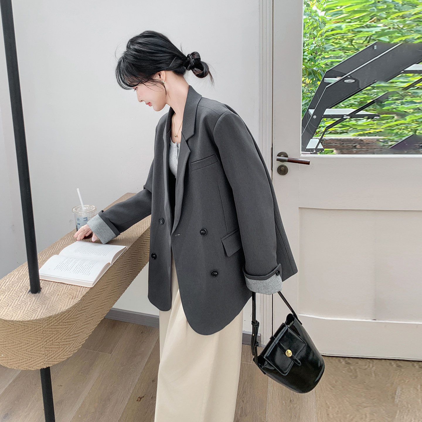 灰色大女主气质穿搭西装外套女2026春季新款撞色拼接双排扣西服
