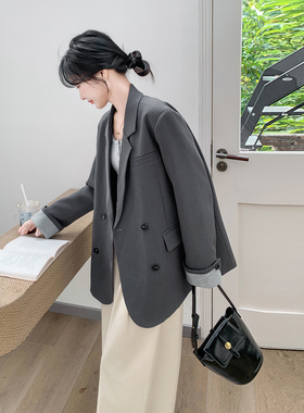 灰色大女主气质穿搭西装外套女2026春季新款撞色拼接双排扣西服