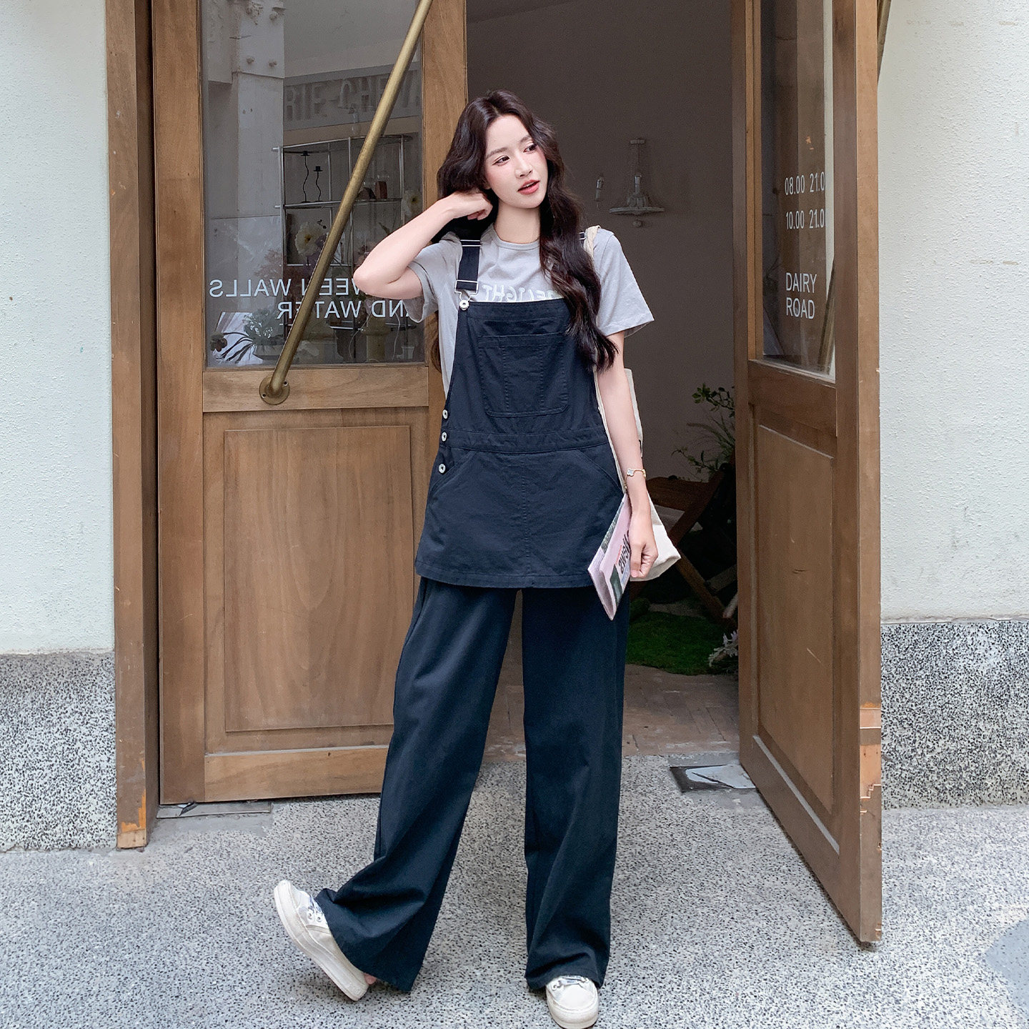 韩式随性松弛感韩式背带裤套装女2026新款夏日休闲短袖T恤两件套