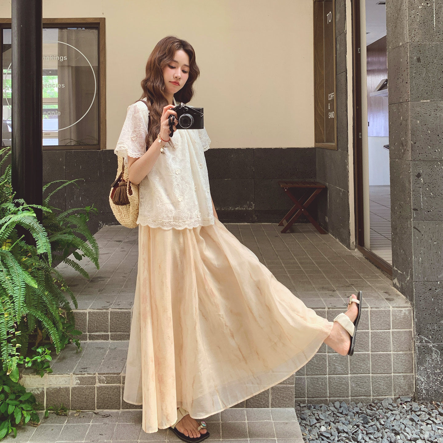 绝美独特漂亮套装女2026春新款蕾丝花边盘扣上衣印花半身裙两件套
