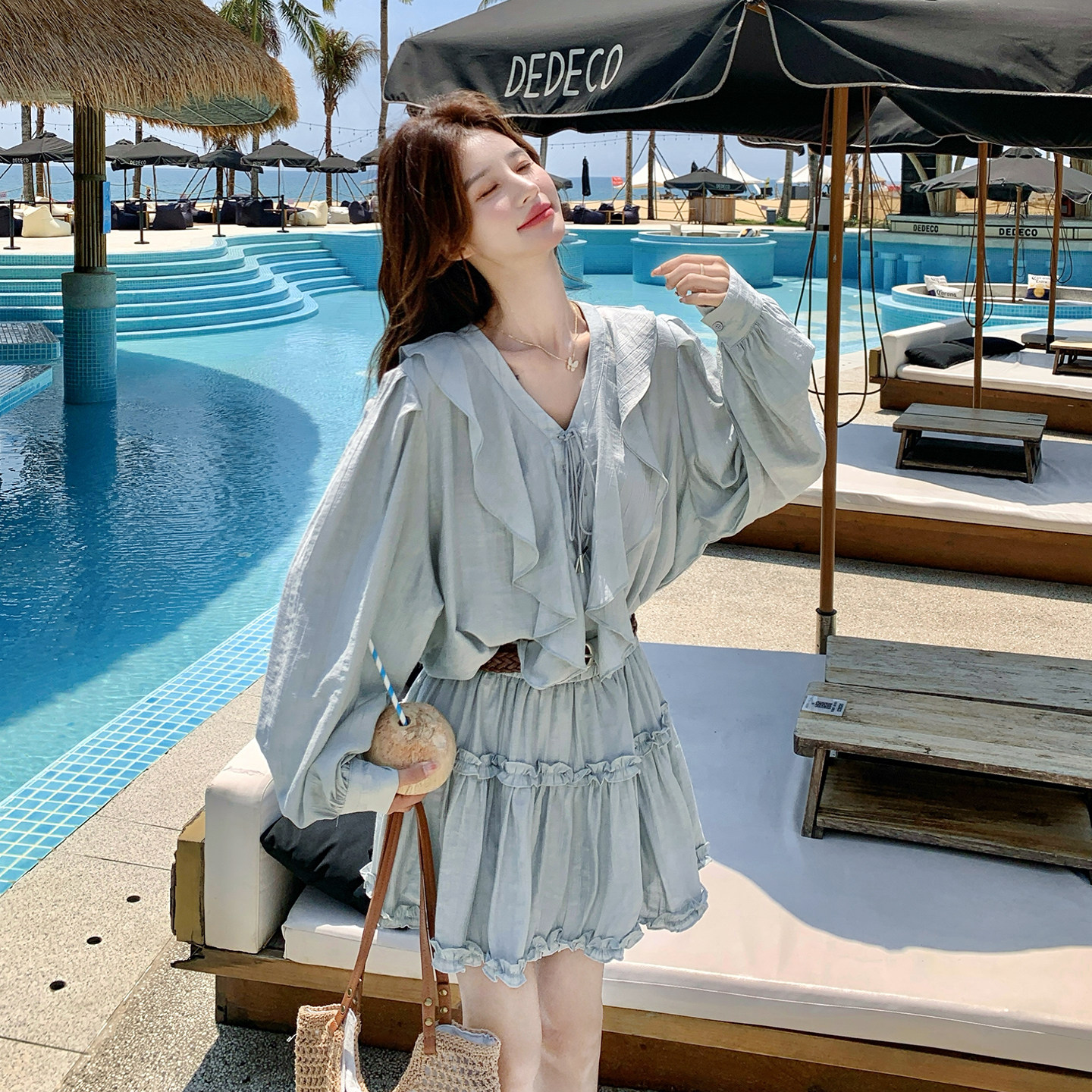 初夏小个子绝美穿搭套装女2026新款荷叶边V领衬衫花边短裙两件套