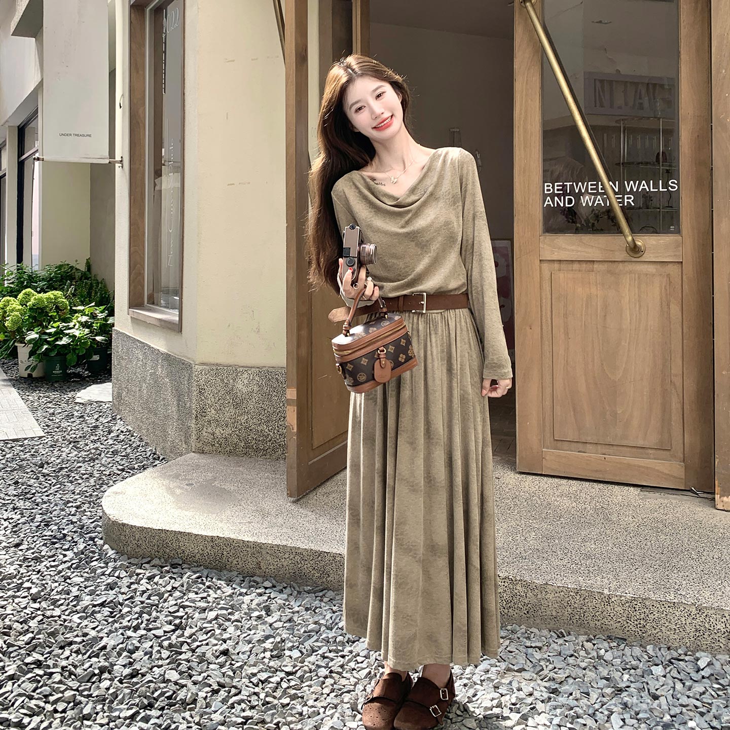 早秋超好看轻熟文艺风连衣裙女2026新款法式休闲度假风扎染A字裙