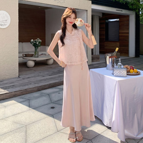 粉色高端得体国风套装女2026夏新款气质绣花马甲缎面半身裙两件套