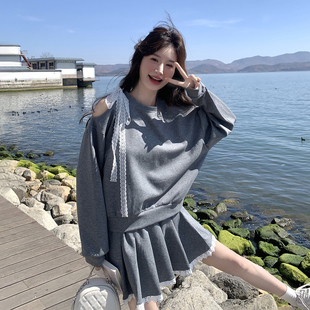 灰色法式露肩休闲卫衣套装裙女2026春季小个子宽松减龄短裙两件套
