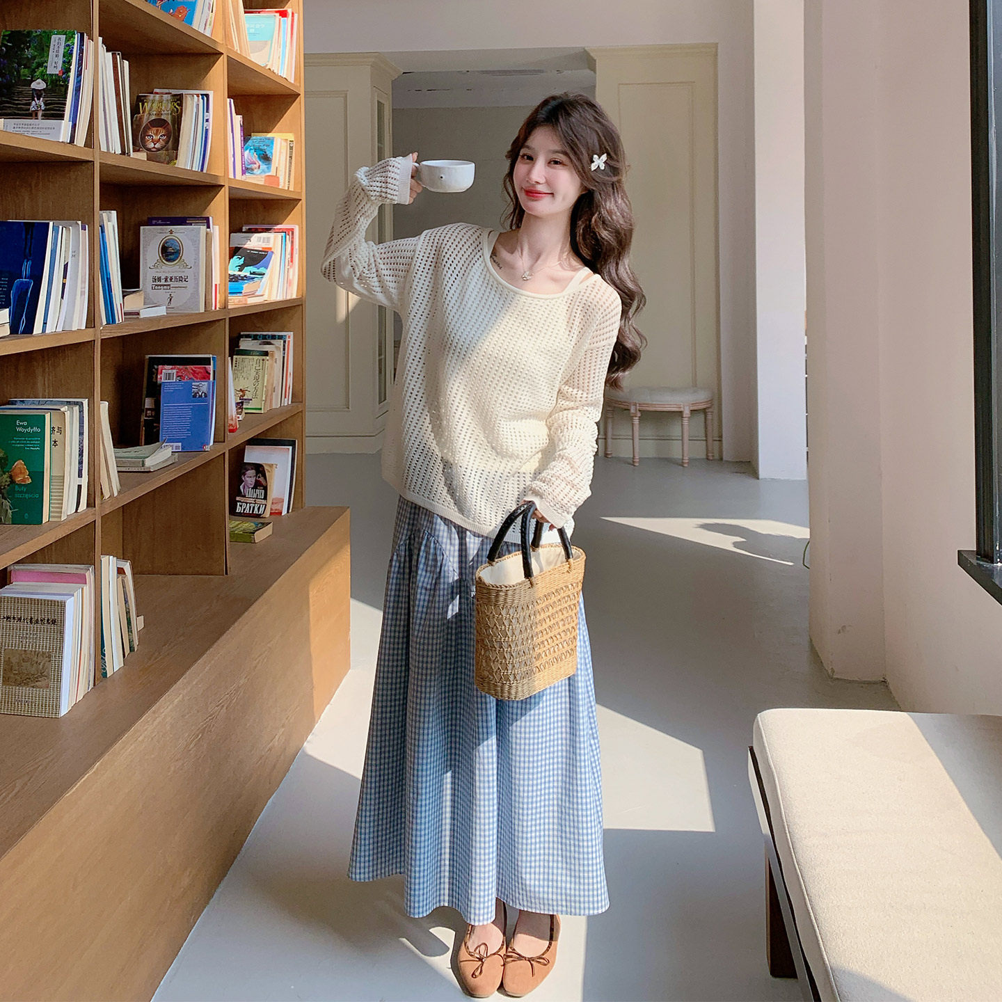 蓝色休闲绝美套装裙女夏2026新款镂空上衣小吊带格子半身裙三件套