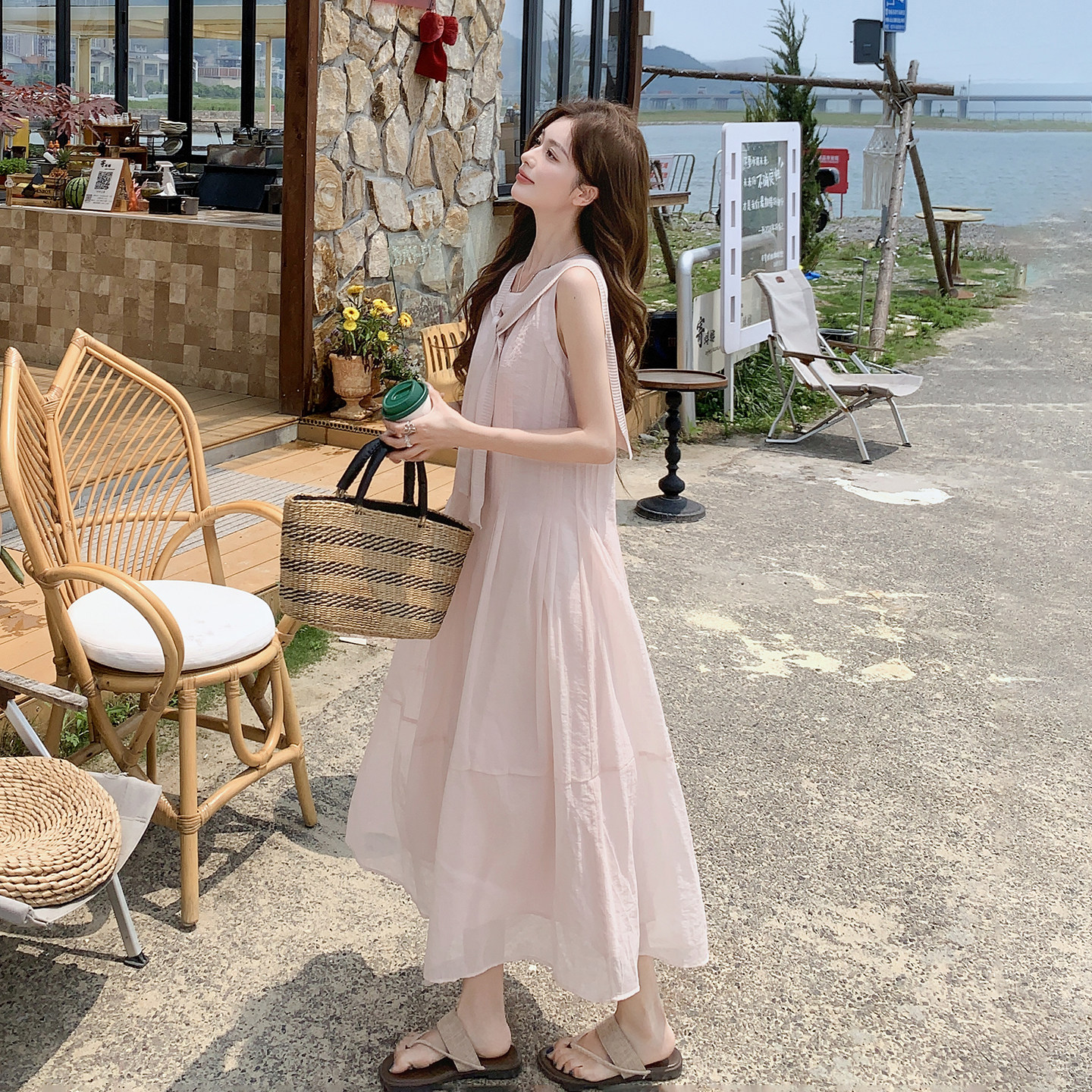 粉色温柔超仙气极简风连衣裙女2026新款夏日海岛浪漫度假风背心裙
