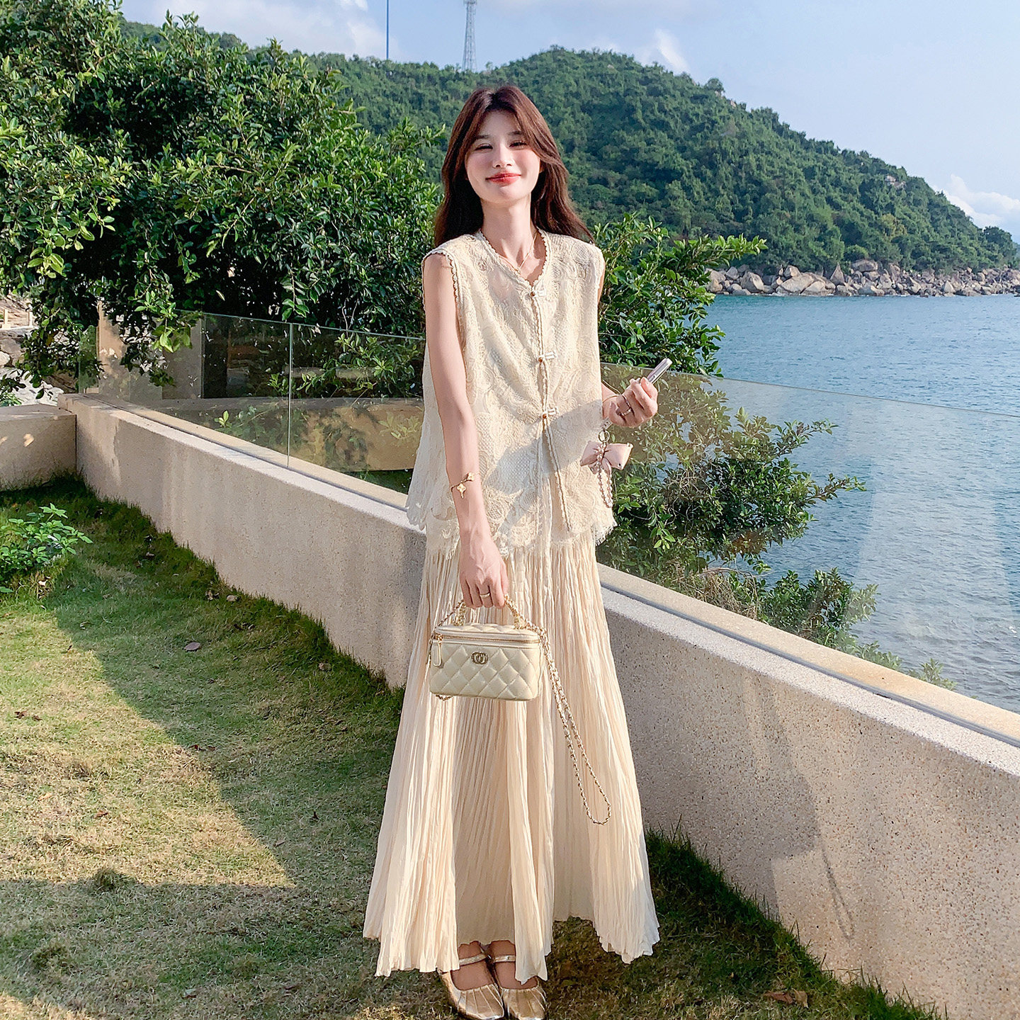 法式温柔高知淡人穿搭女2026新款蕾丝无袖马甲百褶半身裙两件套夏