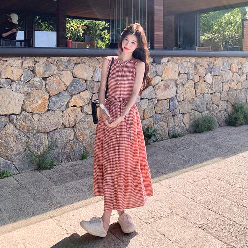 红色法式淑女气质格纹无袖连衣裙2026夏季新款甜美松弛感系带长裙