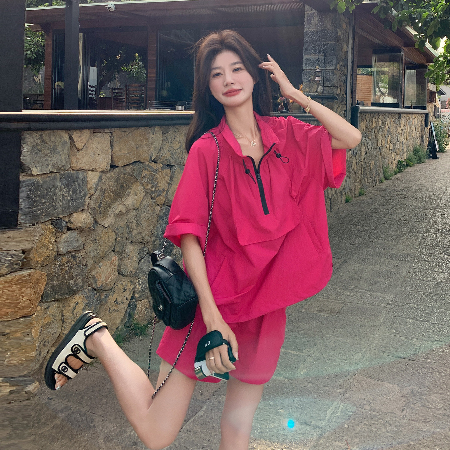 玫红色时髦休闲风洋气半拉链短袖卫衣套装女2026夏新款短裤两件套