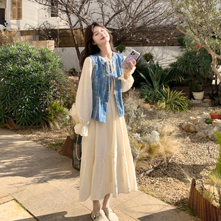 早春氛围感时尚长袖连衣裙套装2026新款设计感扎染牛仔马甲两件套