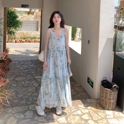 浅蓝色法式温柔田园风印花吊带连衣裙女2026夏季新款花边减龄长裙