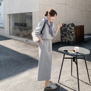 灰色韩系慵懒风圆领卫衣套装裙女2026春新款宽松休闲半身裙两件套