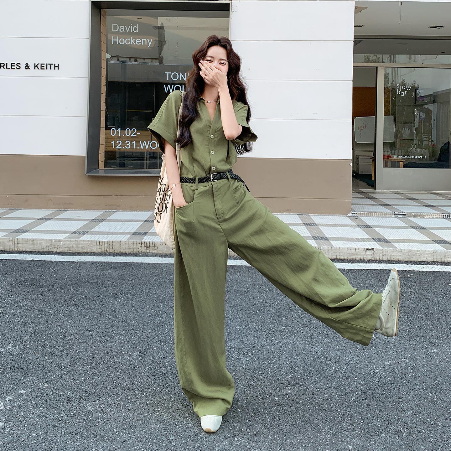 绿色韩系休闲风V领连体裤女2026夏新款时尚简约设计感显瘦连身裤