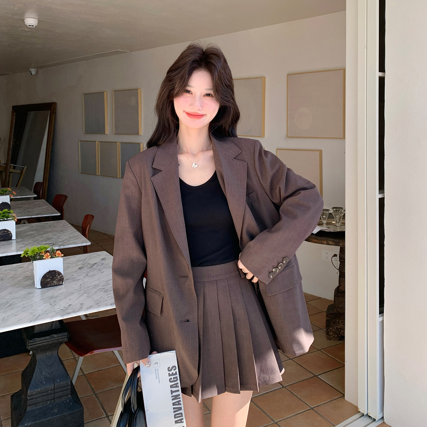 美拉德咖色高级气质感西装套装女2026春新款时尚上衣百褶裙两件套