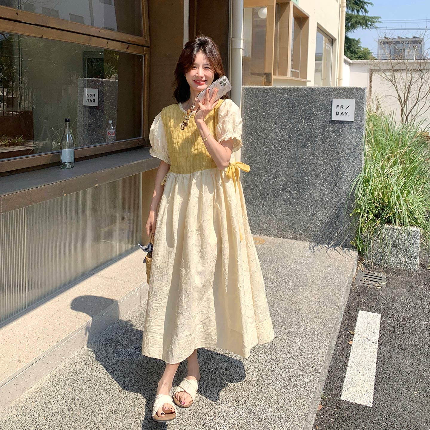 法式甜美少女肌理感连衣裙2026春新款休闲风减龄泡泡袖娃娃A字裙
