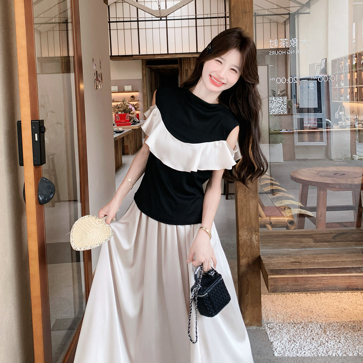 露肩荷叶边上衣缎面半身裙女