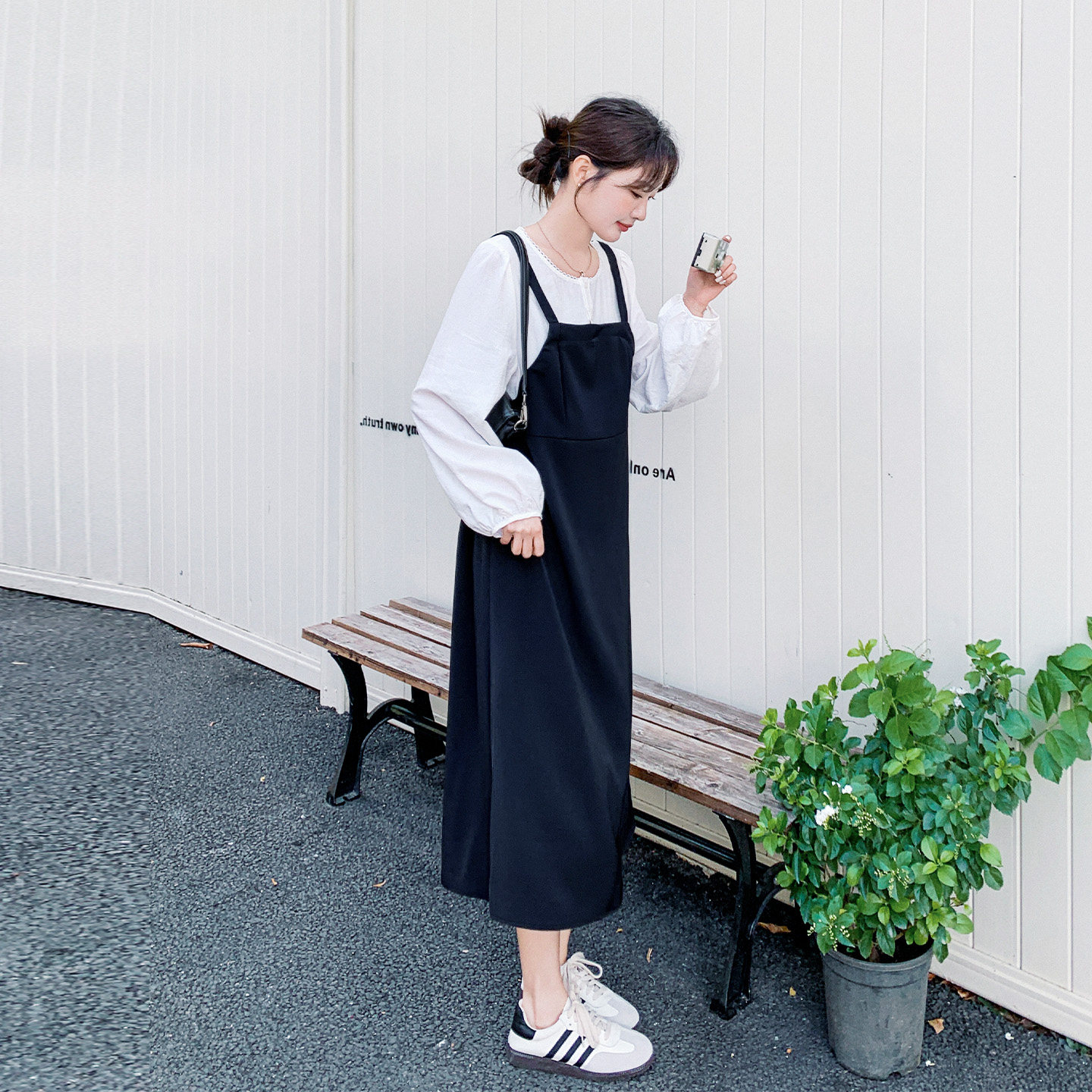 黑色韩系简约慵懒风背带连衣裙套装女2026早春新款圆领内搭两件套